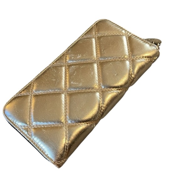 Deux Lux Gold Quilted Wallet with Zip-Around Closure - Picture 4 of 6
